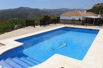 Casa Estanquero - vakantiehuisje Andalusië met zwembad, wifi en zeezicht