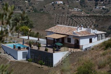 Villa Tortela - NIEUW!!! - Villa Zuid Spanje gelegen in natuur op 35km vanaf Malaga.