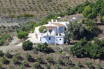 Cortijo Jacamon - villa Iznate met airco, zwembad, privacy, natuur Andalusië